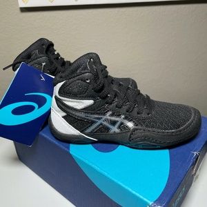 NIB ASICS Kid's Matflex 6 GS Wrestling Shoes, K10M, Black/Silver, little boys